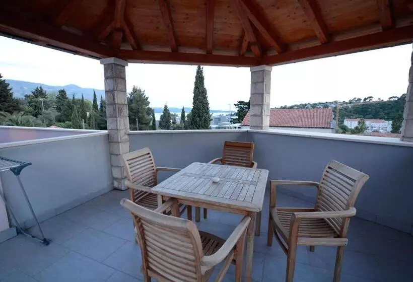 آپارتمان 2 خوابه, Villa Avantgarde