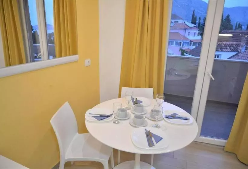 استودیو خانوادگی, Villa Avantgarde