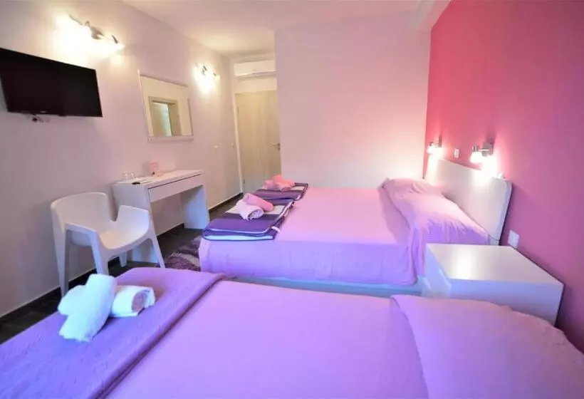 اتاق استاندارد سه نفره, Villa Avantgarde