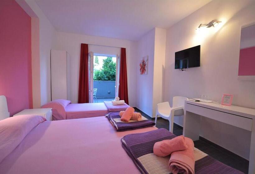 Номер Стандарт Трехместный, Villa Avantgarde