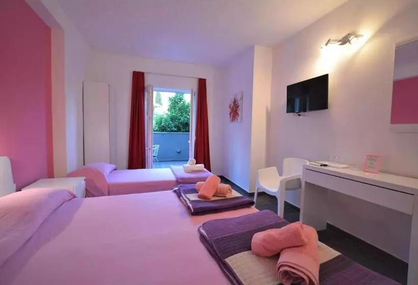 اتاق استاندارد سه نفره, Villa Avantgarde