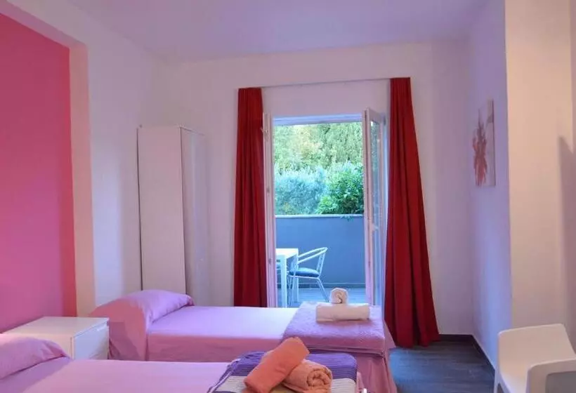 اتاق استاندارد سه نفره, Villa Avantgarde