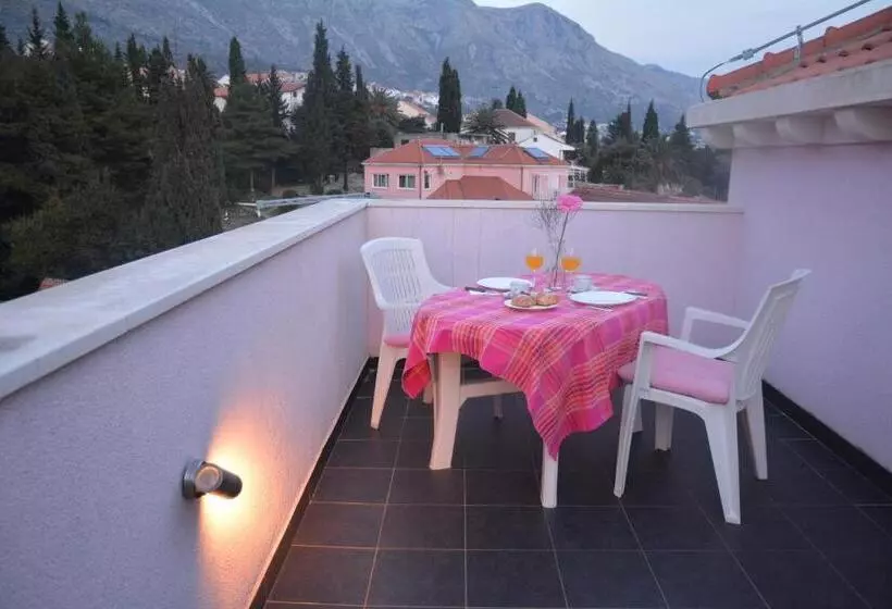 استودیوی استاندارد, Villa Avantgarde