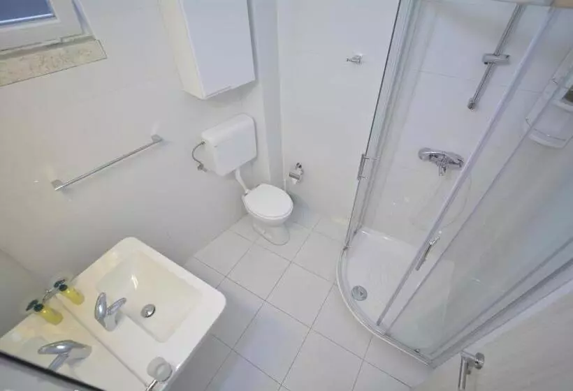 استودیوی استاندارد, Villa Avantgarde