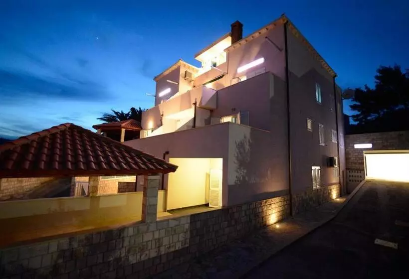 آپارتمان 1 خوابه, Villa Avantgarde