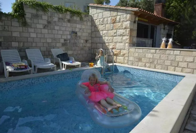 آپارتمان 1 خوابه, Villa Avantgarde