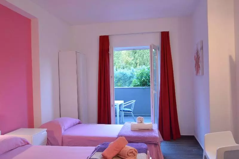 اتاق استاندارد سه نفره, Villa Avantgarde