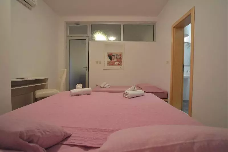 آپارتمان 2 خوابه, Villa Avantgarde