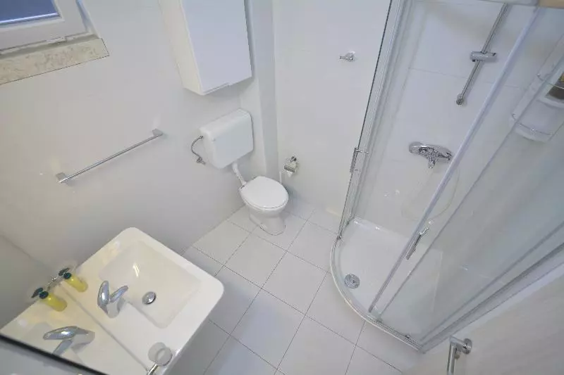 استودیوی استاندارد, Villa Avantgarde