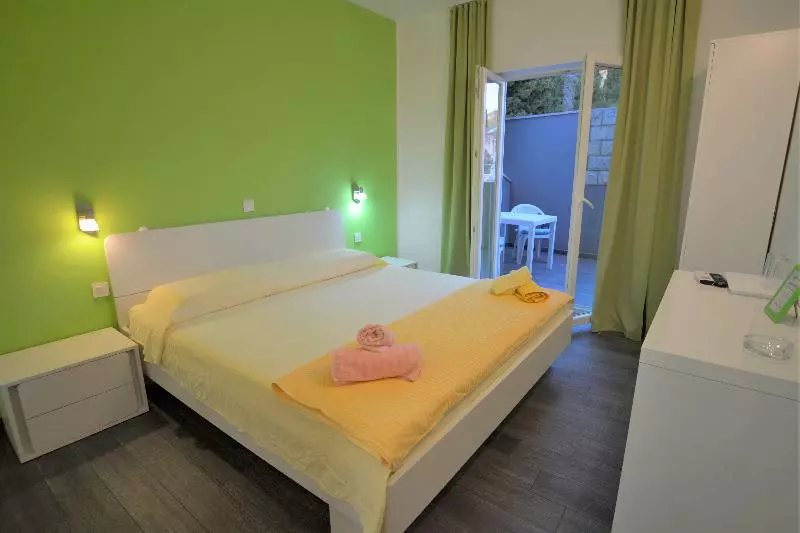 استودیوی استاندارد, Villa Avantgarde
