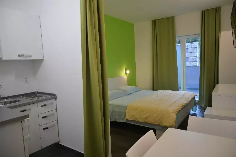 استودیوی استاندارد, Villa Avantgarde