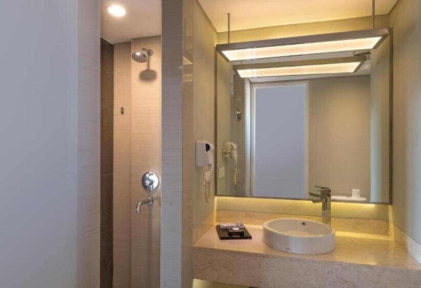 סוויטת ג'וניור מיטת קינג, Wyndham Garden Kuta Beach Bali