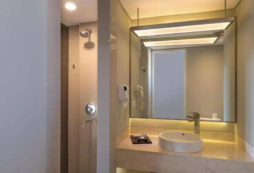 キングサイズベッドのスイートルーム, Wyndham Garden Kuta Beach Bali