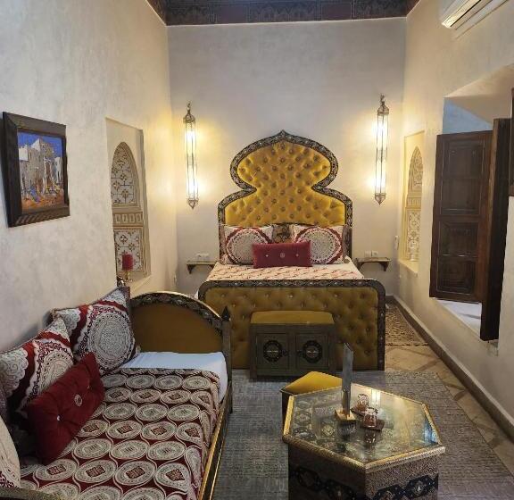 سوییت جونیور, Riad Bayti
