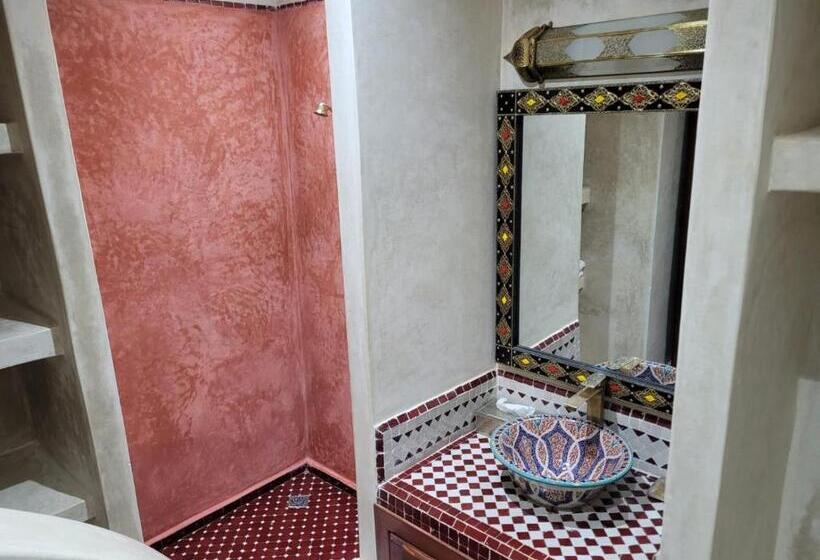 سوئیت خانواده 2 خوابه, Riad Bayti