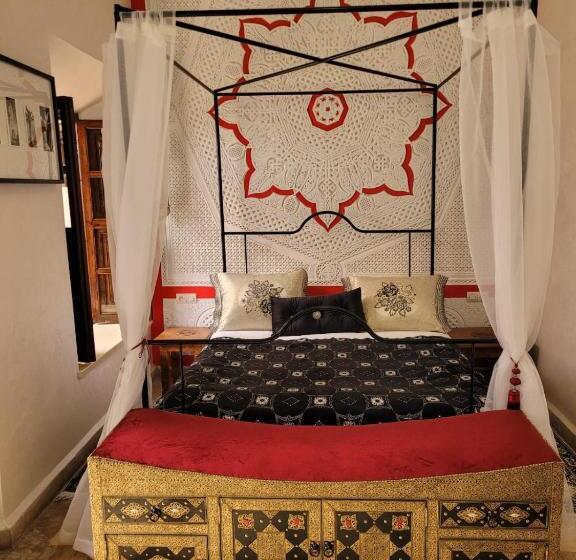 سوئیت جونیور خانوادگی, Riad Bayti