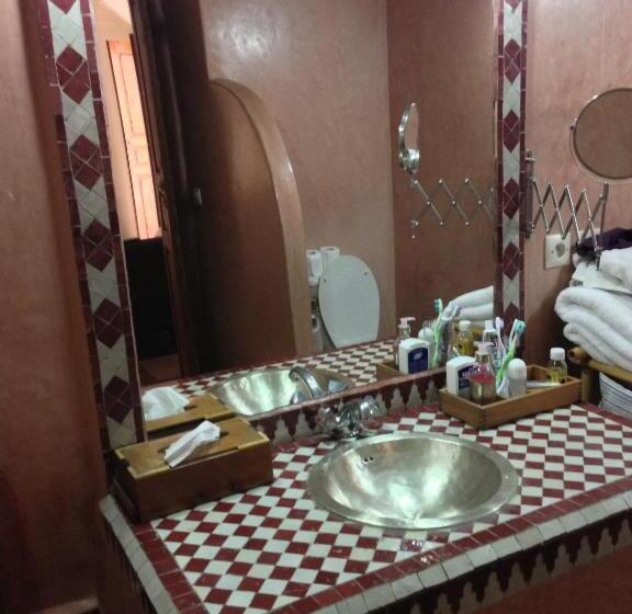 سوئیت جونیور خانوادگی, Riad Bayti