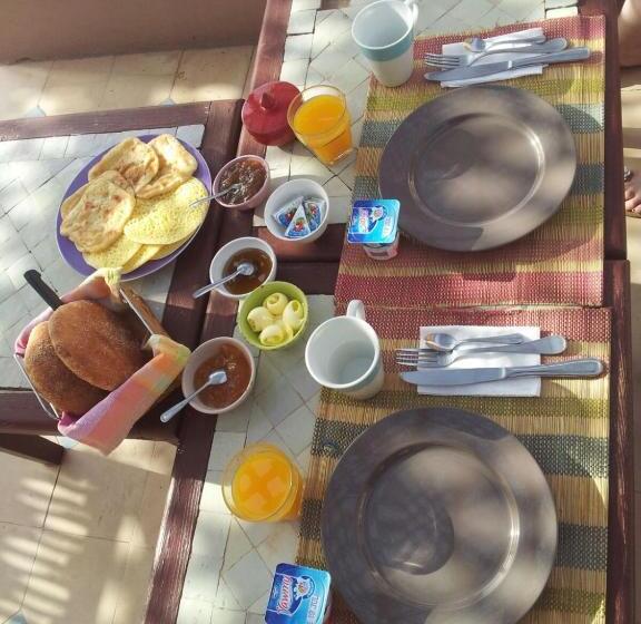 سوئیت جونیور خانوادگی, Riad Bayti