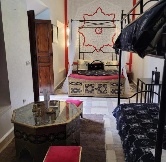 سوئیت جونیور خانوادگی, Riad Bayti