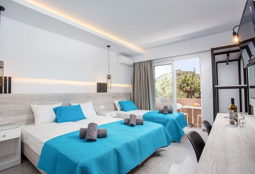 Habitació Triple Deluxe, Casastavris   Aparts & Pool Suites