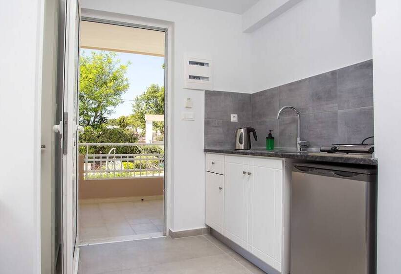 Habitació Triple Deluxe, Casastavris   Aparts & Pool Suites