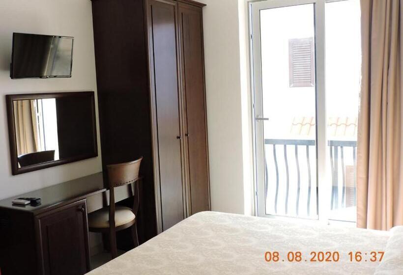 اتاق استاندارد با بالکن, B&b Aquila Reale