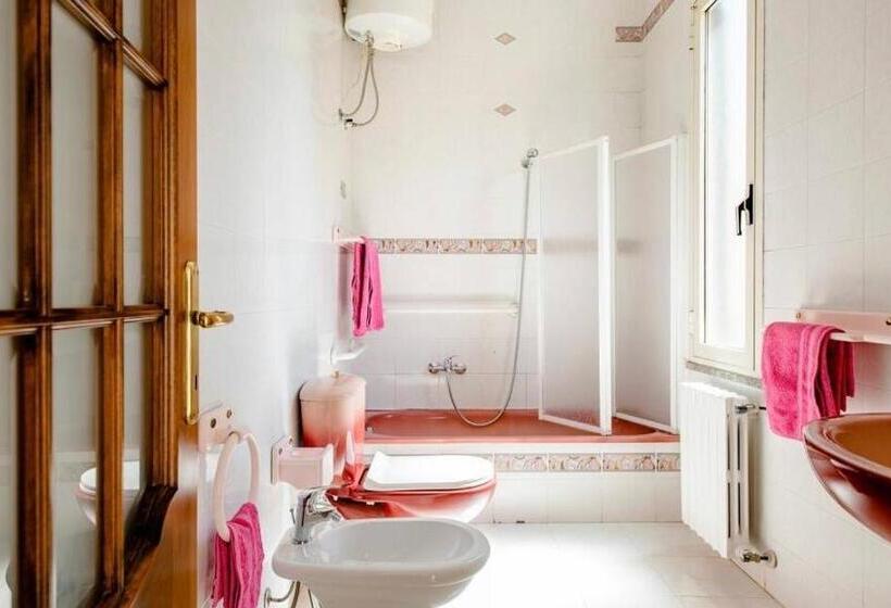 غرفة قياسية مع حمام خارجي, B&b Maison Rosetta Iun E4948