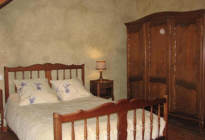 غرفة قياسية مع حمام خارجي, Le Deyran