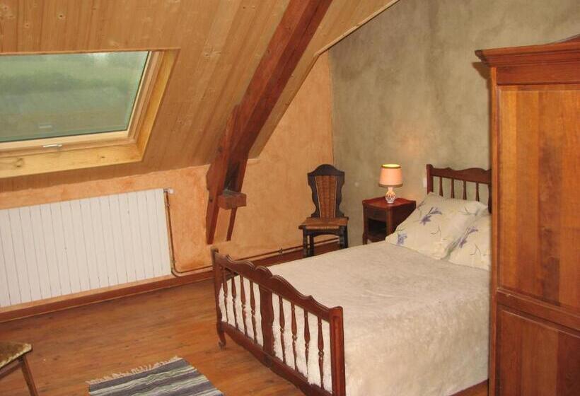 غرفة قياسية مع حمام خارجي, Le Deyran