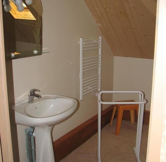 غرفة قياسية ثلاثية مع حمام خارجي, Le Deyran