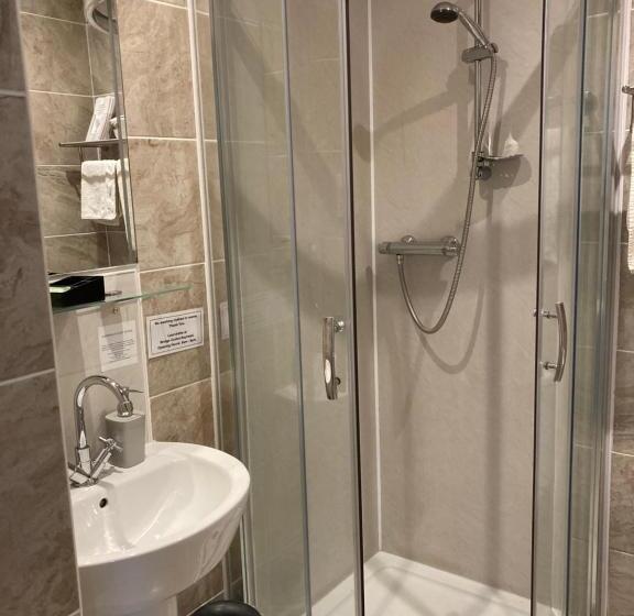 اتاق استاندارد با چشمانداز دریا, Twenty Seven