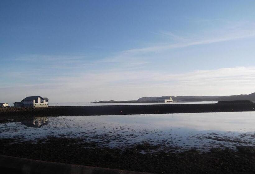 اتاق استاندارد با چشمانداز دریا, Twenty Seven