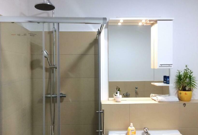 バス共有のスタンダードルーム, Gwuni B&b