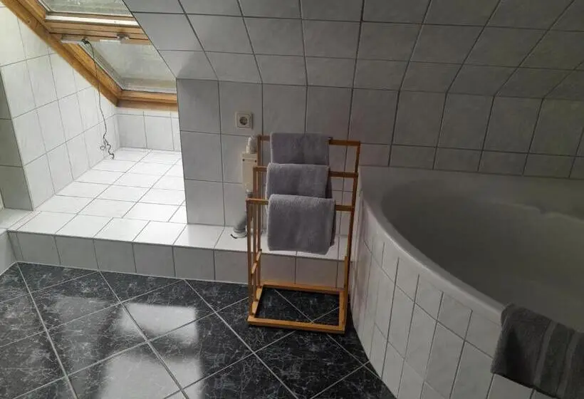 2ベッドルームアパートメント, Gwuni B&b