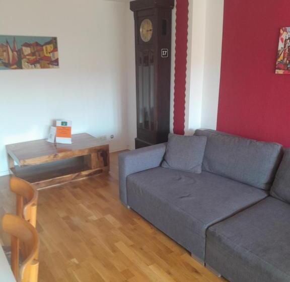 ２ベッドルームアパートメント, Gwuni B&b