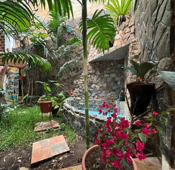 اتاق خانوادگی, ñuñurco Travellers