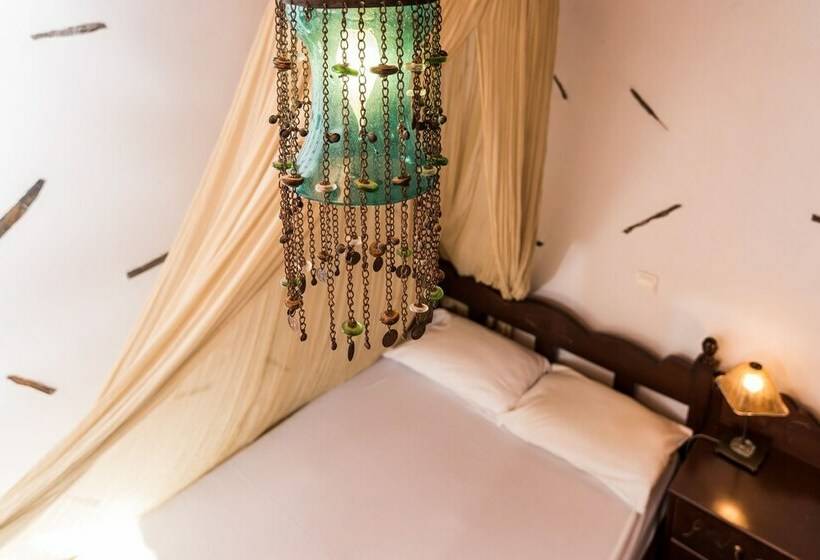 1 Sovrums Hus, Spitia Katoi