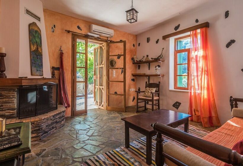 Casa 1 Quarto, Spitia Katoi