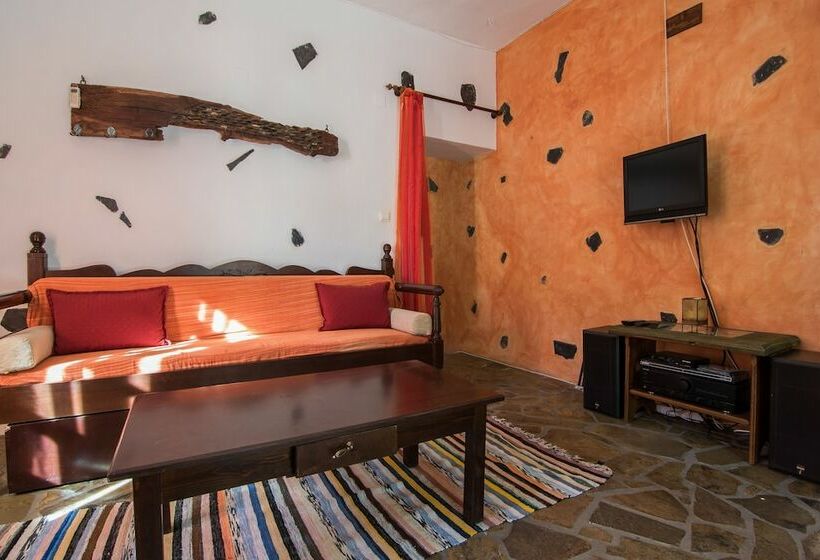 1 Sovrums Hus, Spitia Katoi