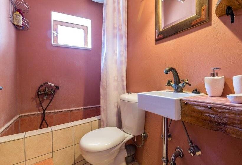 1 Sovrums Hus, Spitia Katoi