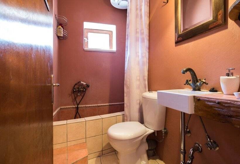 1 Sovrums Hus, Spitia Katoi