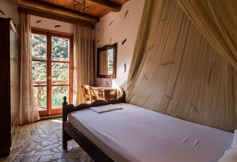 1 Sovrums Hus, Spitia Katoi