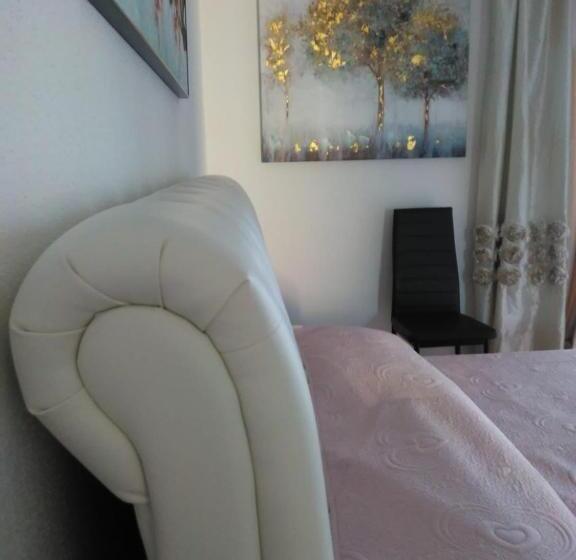 سوییت جونیور لوکس, B&b Sos Manneddos