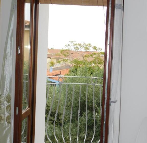 سوییت جونیور لوکس, B&b Sos Manneddos