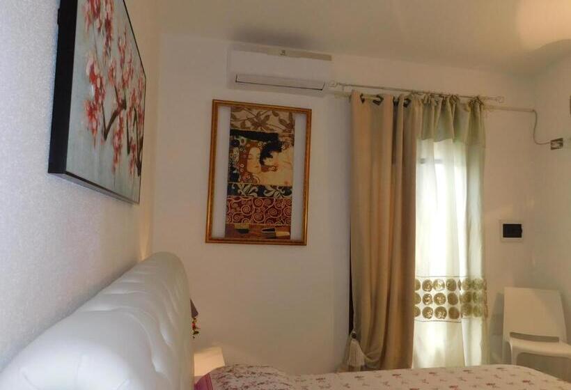 سوییت جونیور لوکس, B&b Sos Manneddos