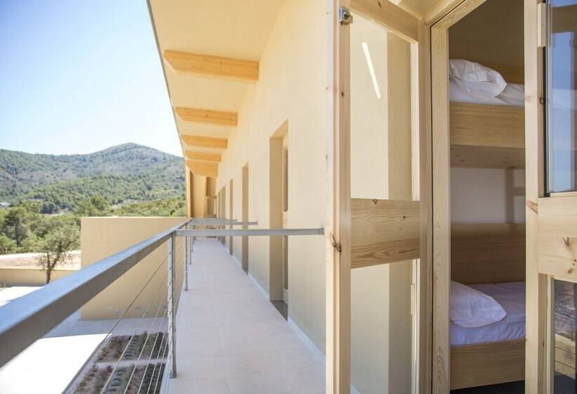 공용 욕실 구비 공동 객실 내의 침대, Albergue Mar De Fulles