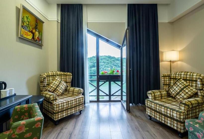 Suite with lake view, Macara Lake Park