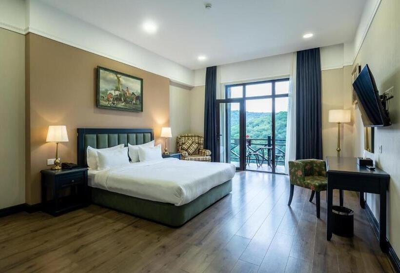 Suite with lake view, Macara Lake Park