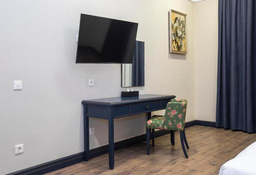 اتاق خانوادگی, Macara Lake Park