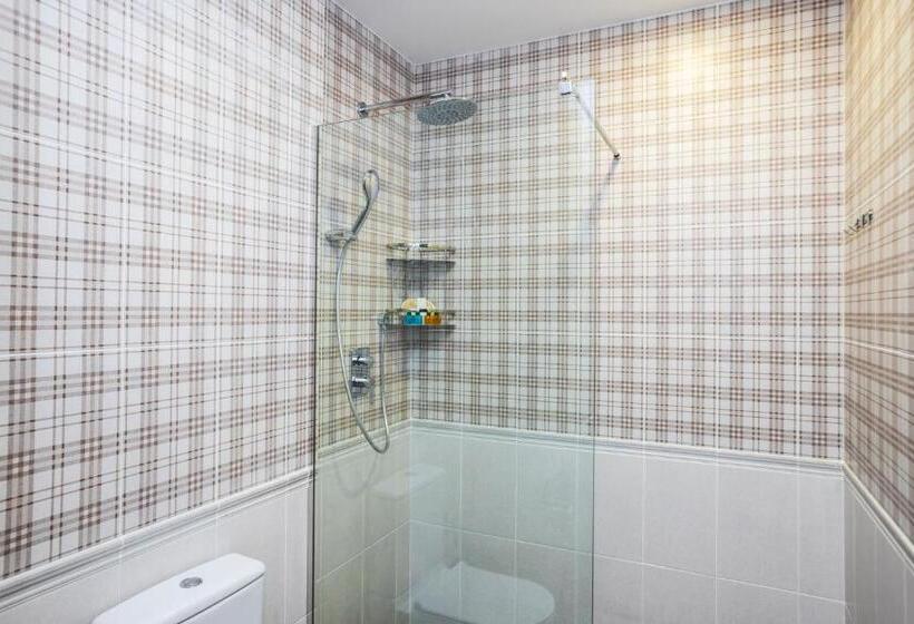 اتاق خانوادگی, Macara Lake Park